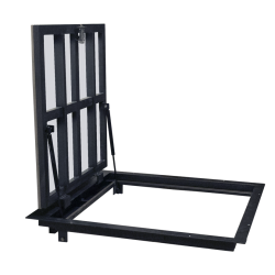 Grīdas tērauda tehniskā (revīzijas) lūka izmērs 70 cm x 70 cm